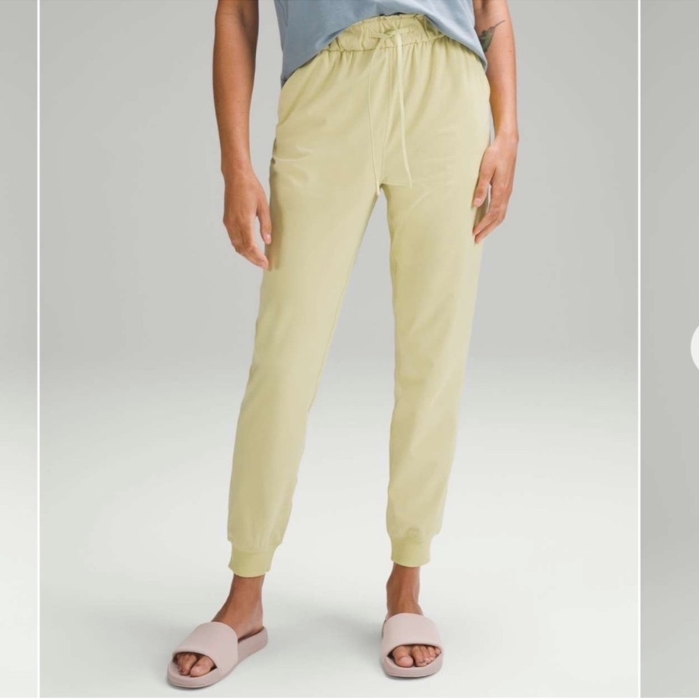 Lululemon Stretch High Rise Jogger Finch Yellow Size 12